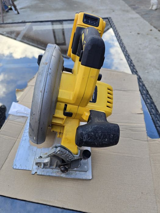 Circular dewalt DCS570 brushless