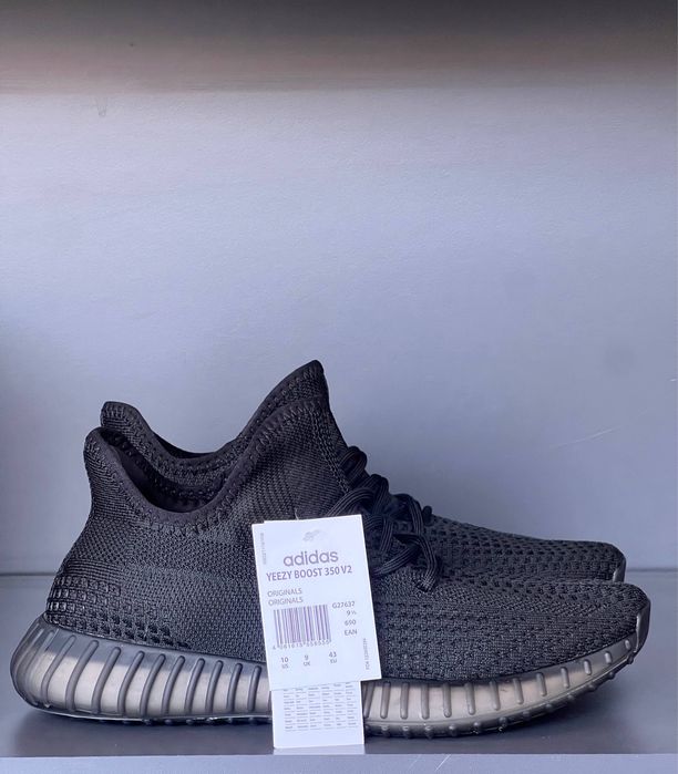 Adidasi Yeezy Boost noi