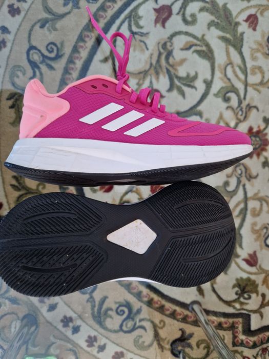 Vând adidași de damă Adidas Duramo 10, mărimea 38, culoare fuchsia