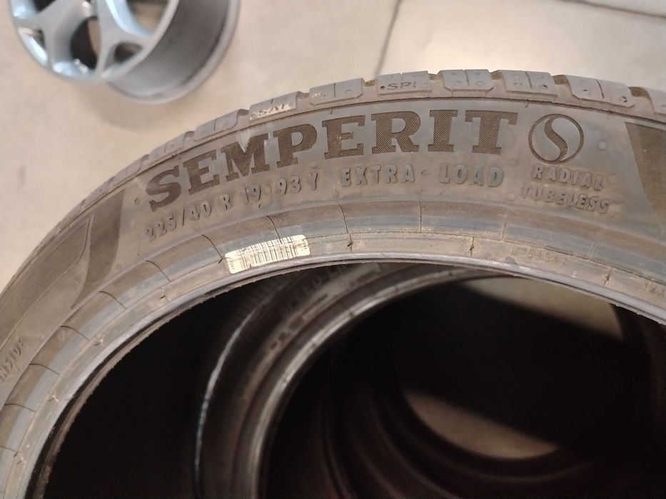 4бр. летни гуми 225/40/19 Semperit