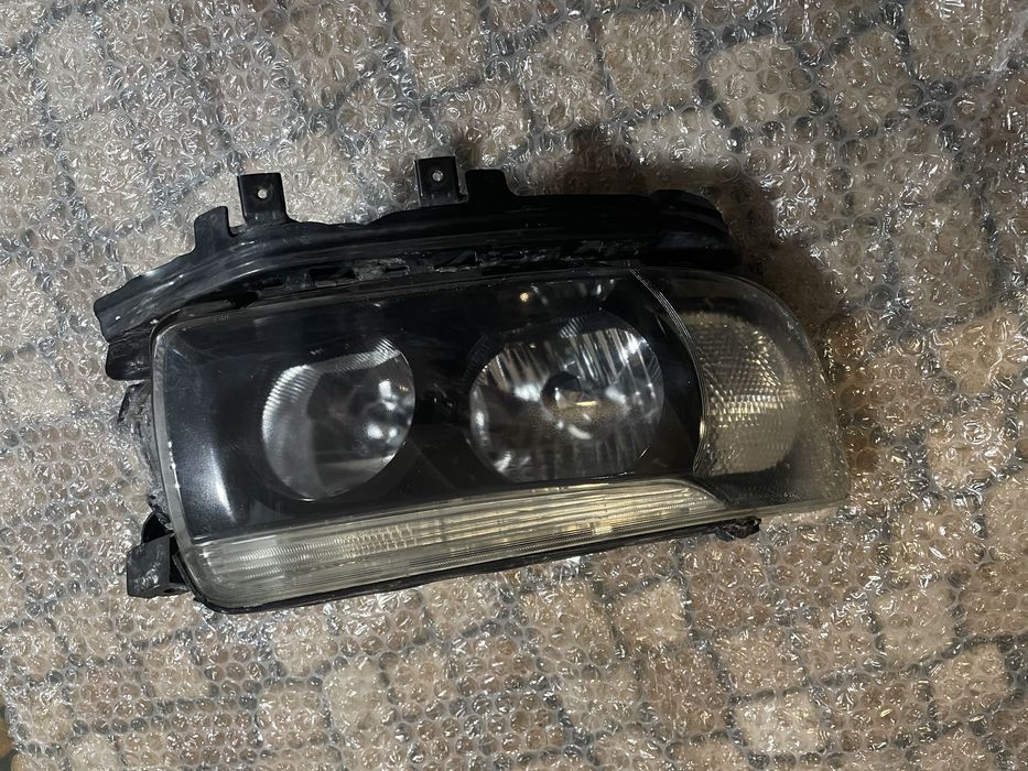 Фар Субару Форестер