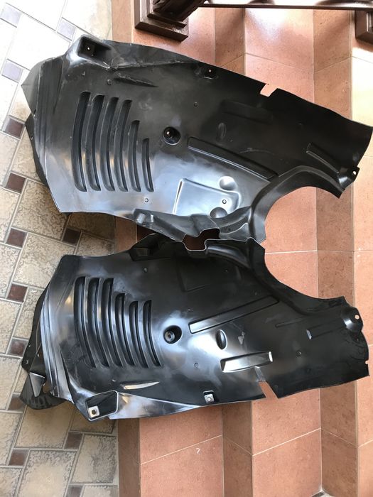 211Е Мерседез Бенз Подкрыльник