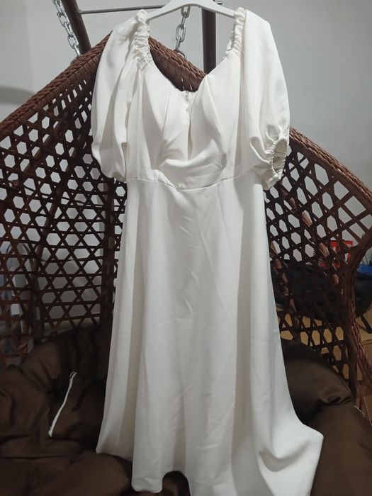 Продам платья и костюм