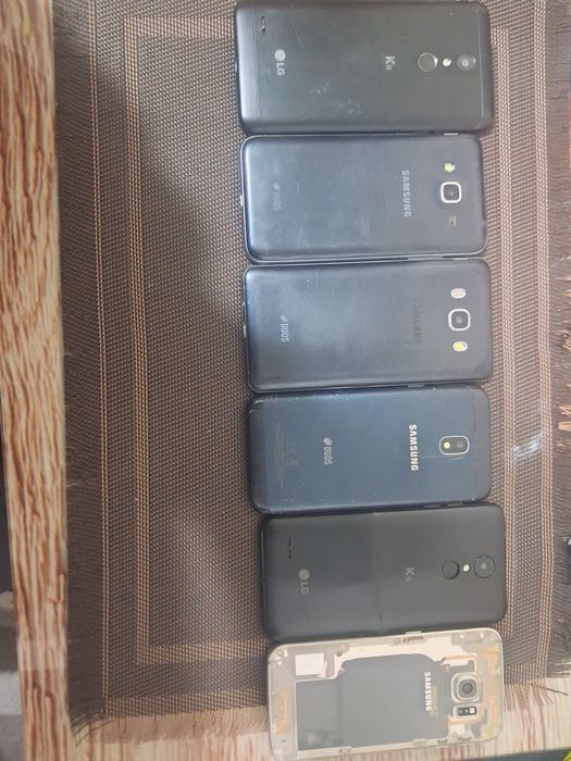 Vand telefoane pentru piese