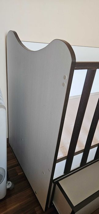 Бебешко легло с люлеещ механизъм