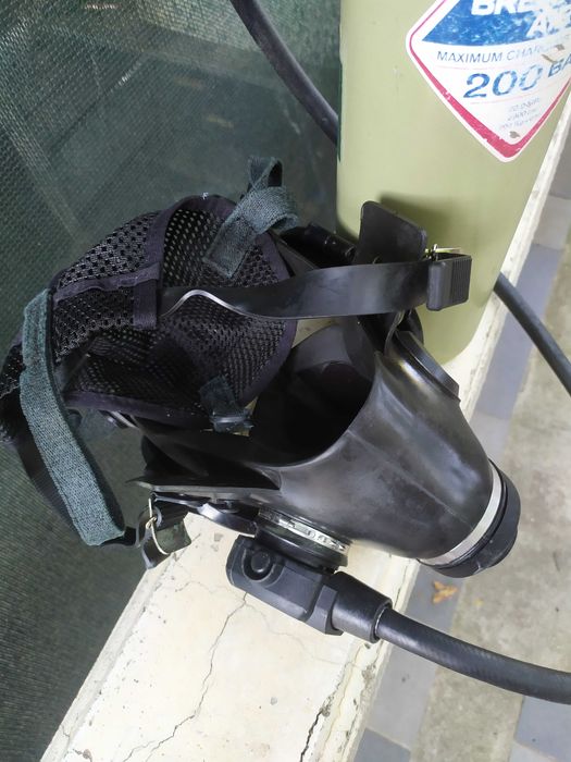 Респиратор , комплекта за евакуация  ,оцеляване със сгъстен въздух .