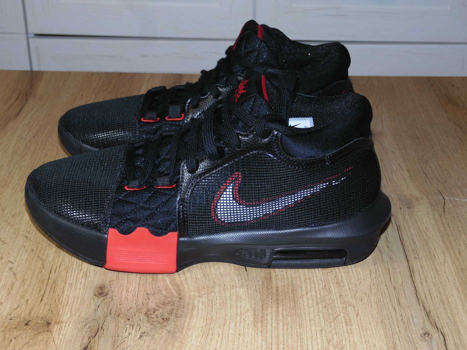 Nike LeBron Witness 8 Black University Red - 42 номер Оригинални!