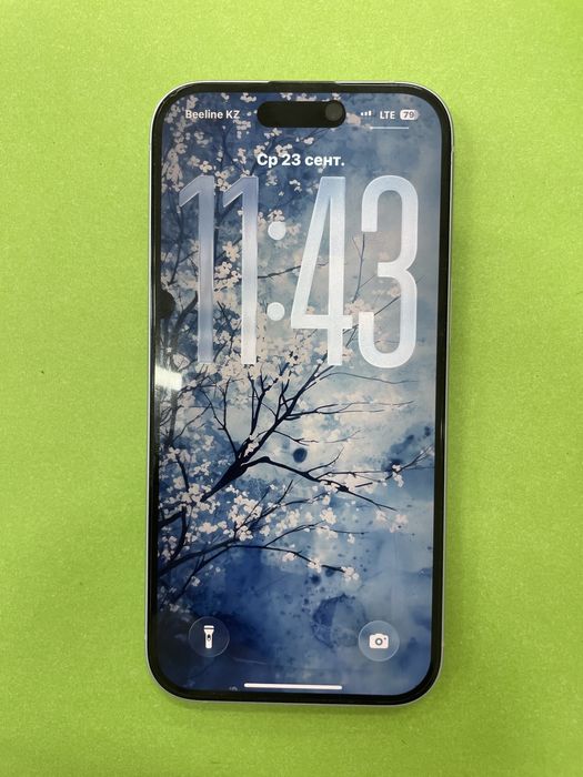iPhone 15, в голубом цвете