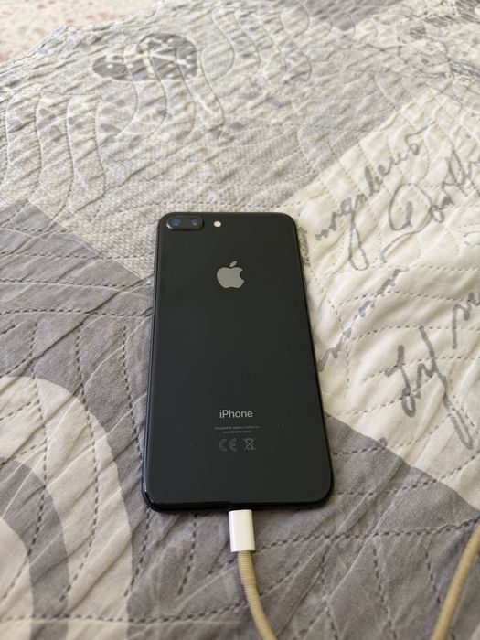 iPhone 8 Plus, 64 ГБ — в хорошем состоянии