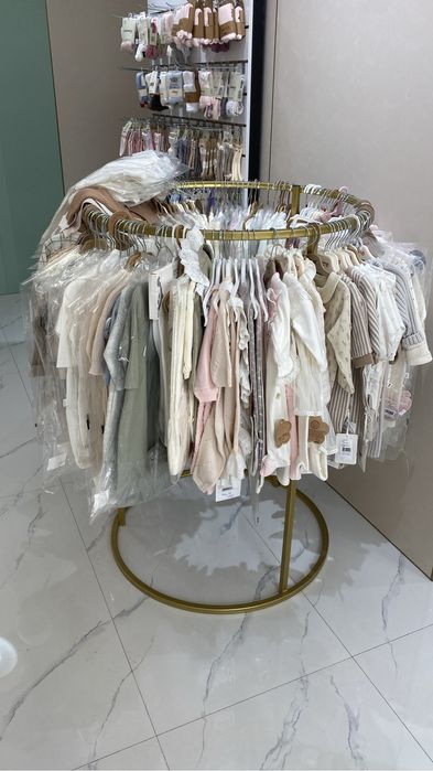 Мебель для магазина одежды