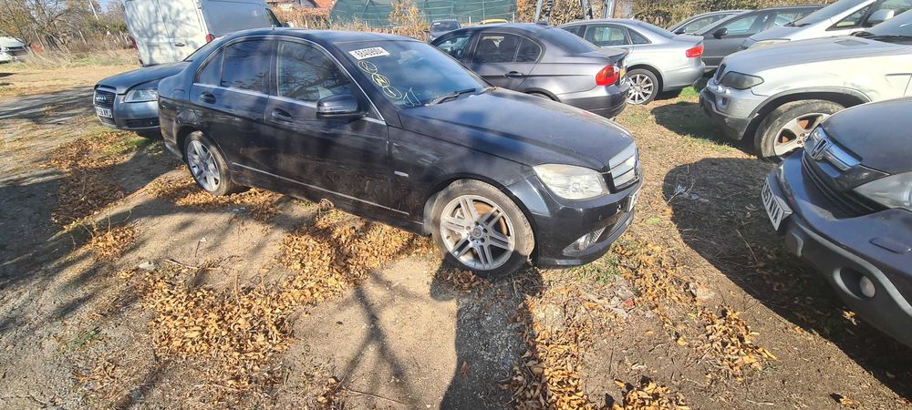 Mercedes-Benz, C 180 на части.
