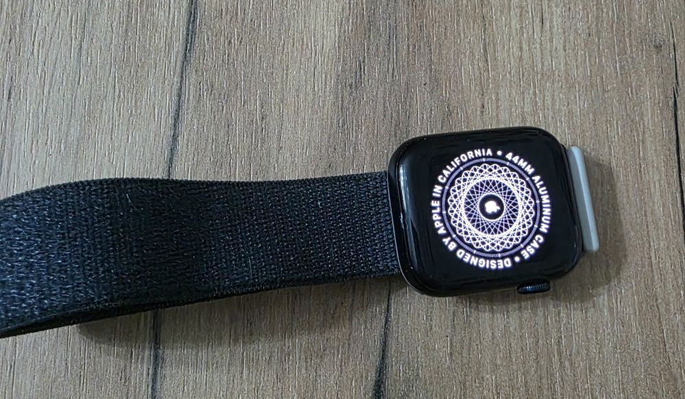 Apple Watch SE   акб 100