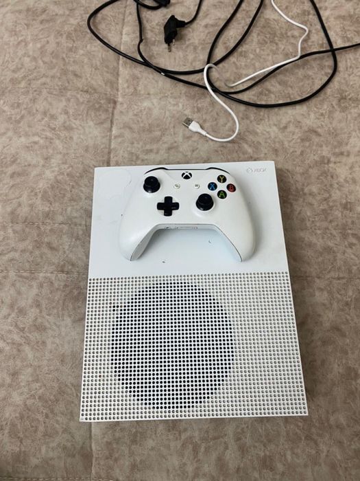 Xbox one s в хорошем состоянии