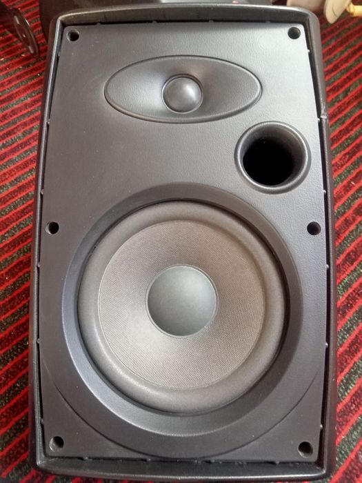 Продам калонки JBL JRX100 в хорошем состоянии.