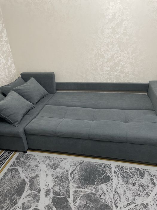 Продам диван (ковер в подарок 2*3)