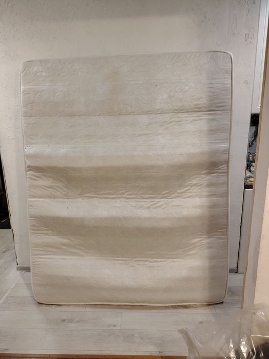 Продам матрас хороший