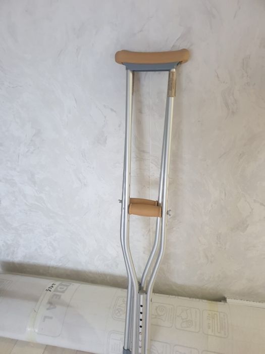 Костыли подмышечнные