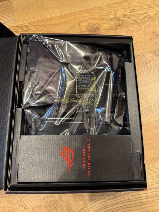 Placa de baza ASUS ROG STRIX Z790-E GAMING WIFI, Socket 1700, Garantie 12 Luni