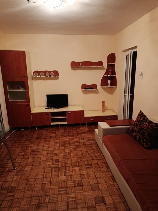 Închiriez apartament 2 camere la parter, strada hipodrom ,Braila