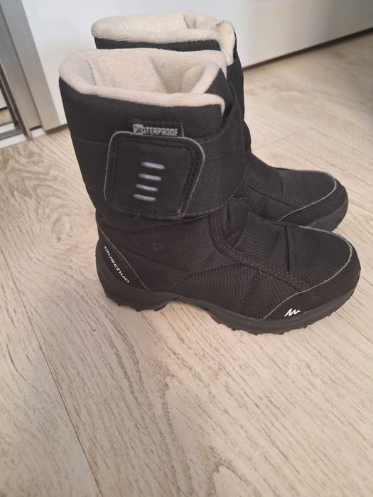 Ghete Quechua marimea 28.Sunt impecabile.Pret 75lei.