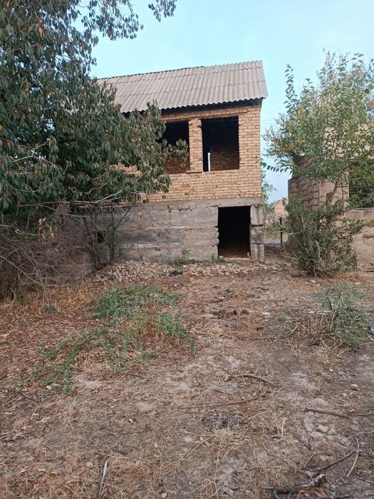 Dacha sotiladi piskentda