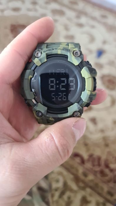 Часы камуфляж. Массивные.