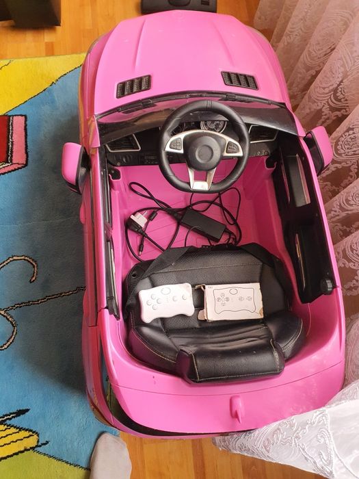 Mașinuța cu telecimanda