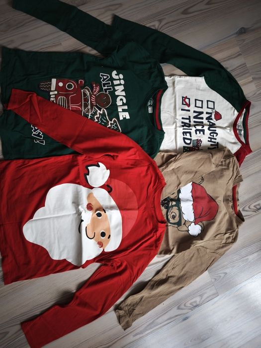 Четири коледни блузки за 12 лева.