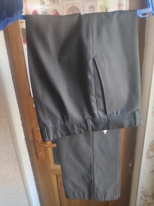 Эркаклар костюм шимлари сотилади