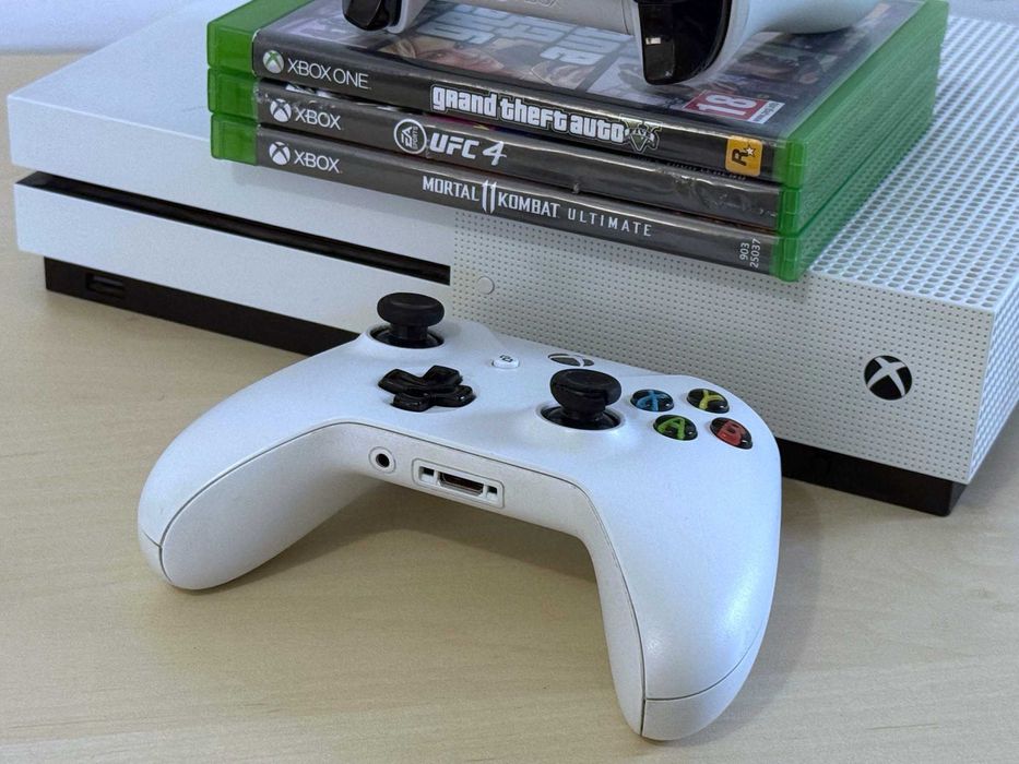 Бартер! Xbox One S 1TB (1,000GB) Robot White (Бял) + 2 Koнтолера 3 игри.