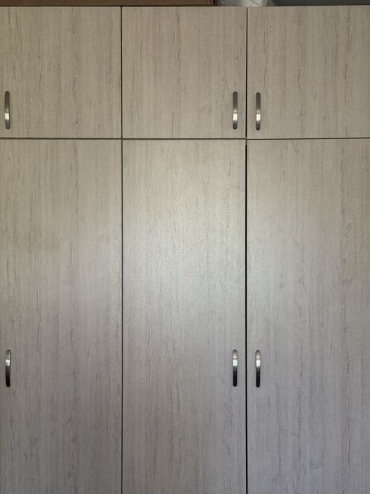 Продам большой шкаф