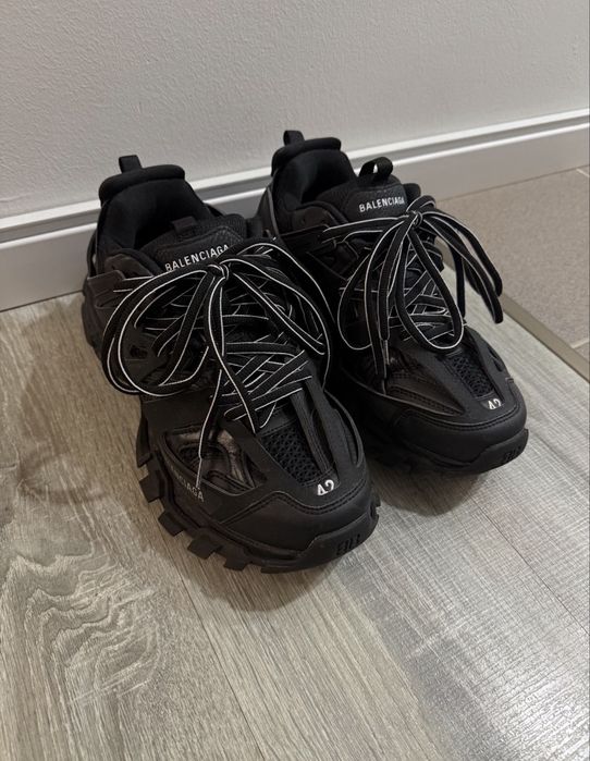 Balenciaga track