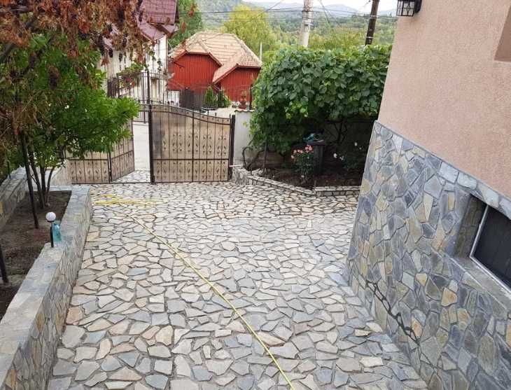 Placări și Pavaje cu Piatră Naturală