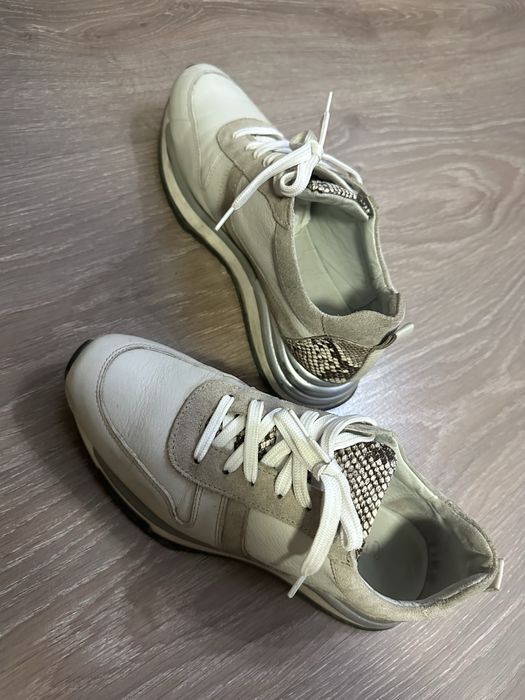 Кроссовки женские