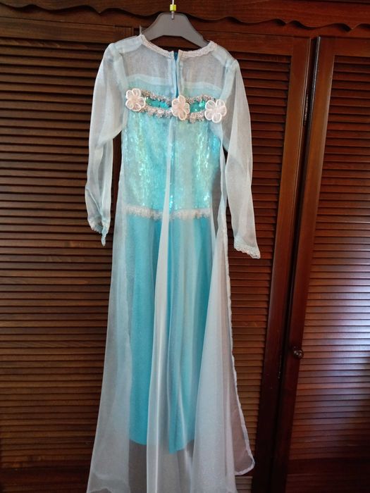 Rochie Elsa, facuta la comanda cu materiale de calitate.