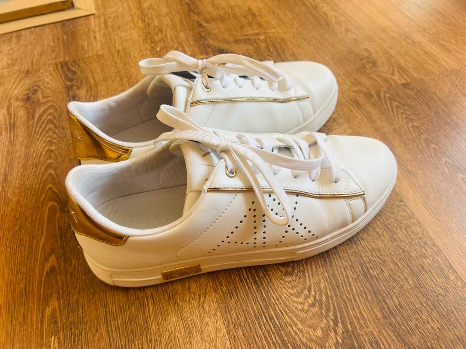 Armani exchange sneakers 40