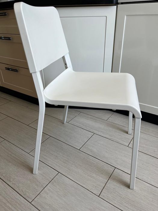 продам стол круглый и стулья Ikea