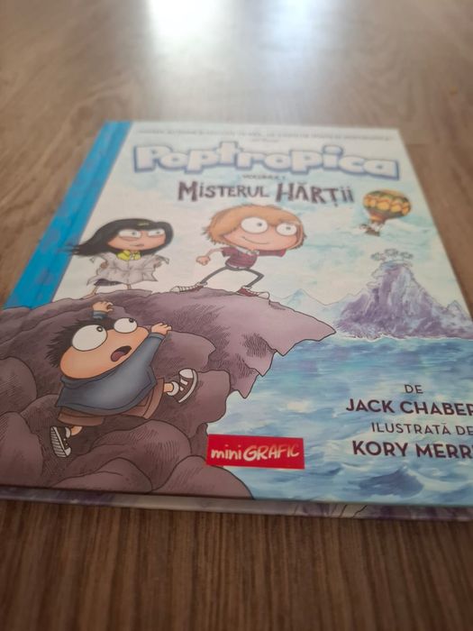 Vând cărțile poptropica 1-4