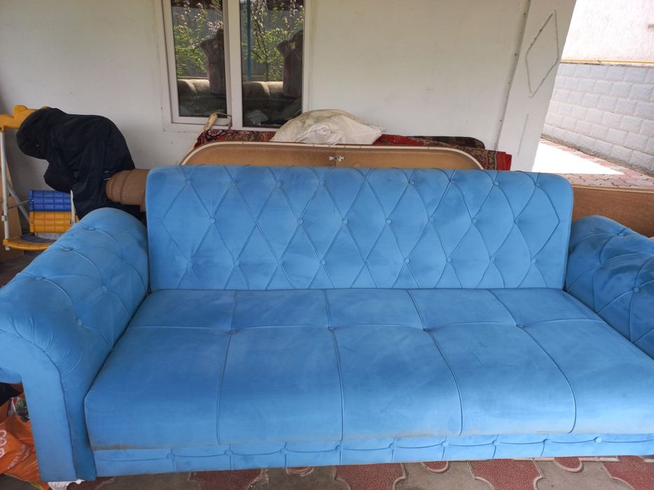 Диван буу,в хорошем состоянии