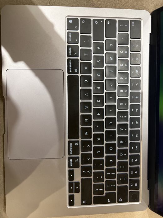 Macbook Air M2 - 16GB RAM, 256GB SSD