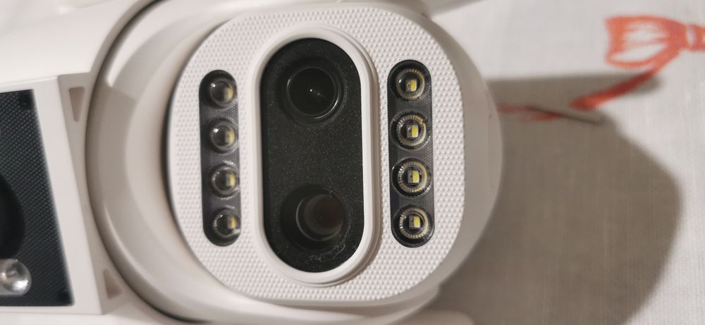 Камера за видеонаблюдение двойна PTZ WIFI камера 5+5MP