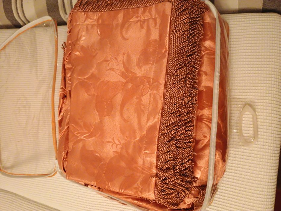 Cuvertura matrimonială  cu 2 fețe de pernă +1 pui