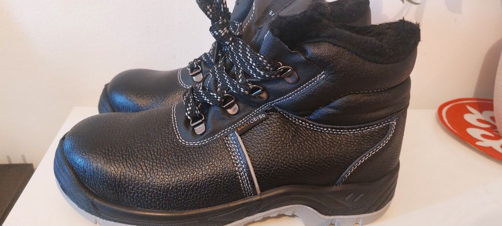 Спец обувь размер 42-43  зимний недорого