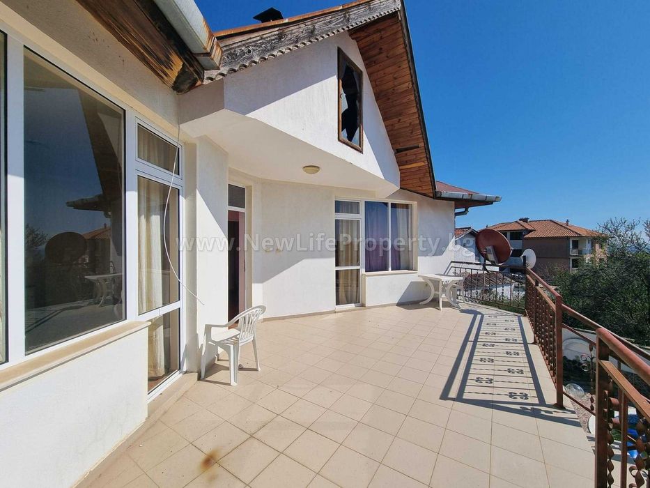 Двуетажна къща с басейн, Инцараки Свети Влас