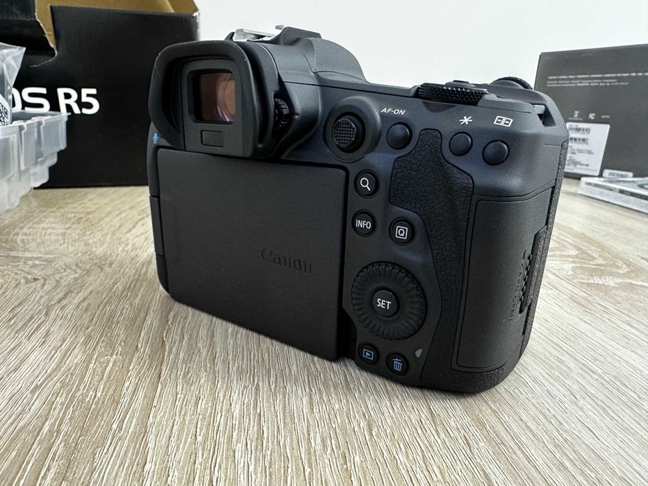 Canon EOS R5 +Canon BG-R10 Привезен США в упаковке