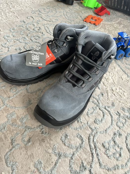 Продается спец обувь летний вариант