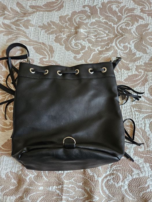 Дамска чанта, черна. Става и на раница.