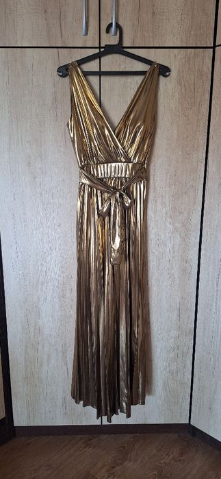 Дамска рокля в златист цвят