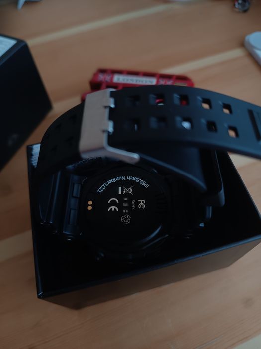 Ударо и водо устойчив смарт часовник