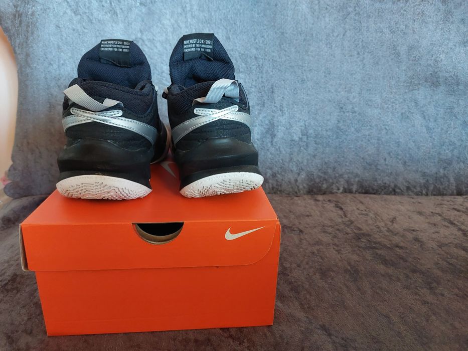 Nike Team Hustle D10